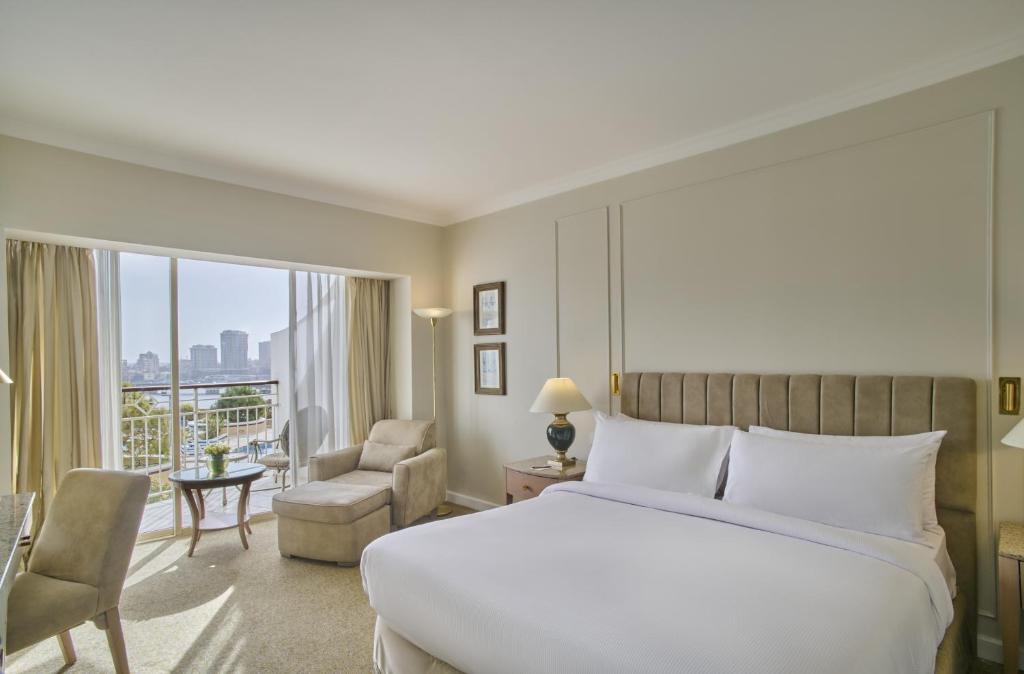 King Guest Room with Nile View – Grand Nile Tower
