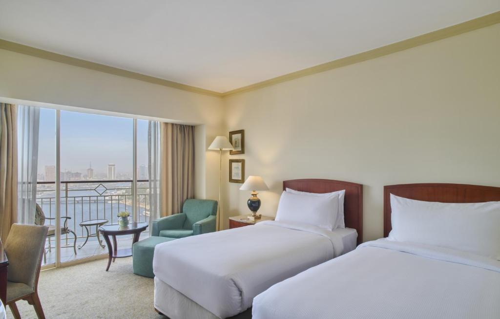 Twin Guest Room with Nile View – Grand Nile Tower