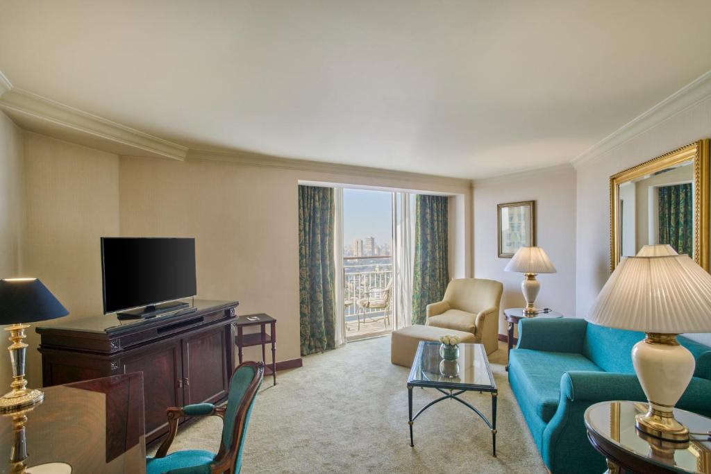 Deluxe One-Bedroom King Suite - Nile View – Grand Nile Tower